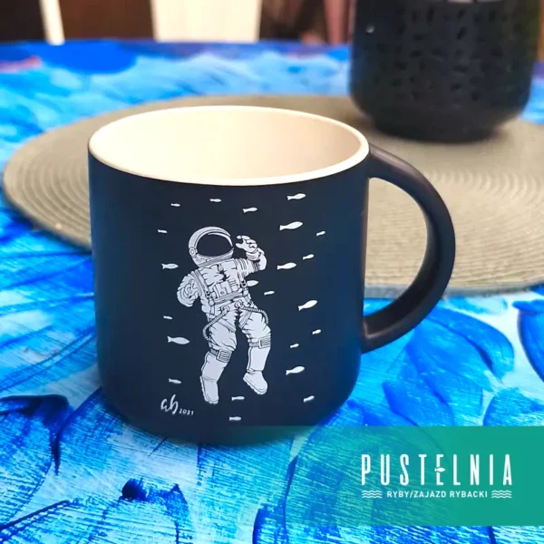 kubek-astronauta-ryby-pstrag-pustelnia